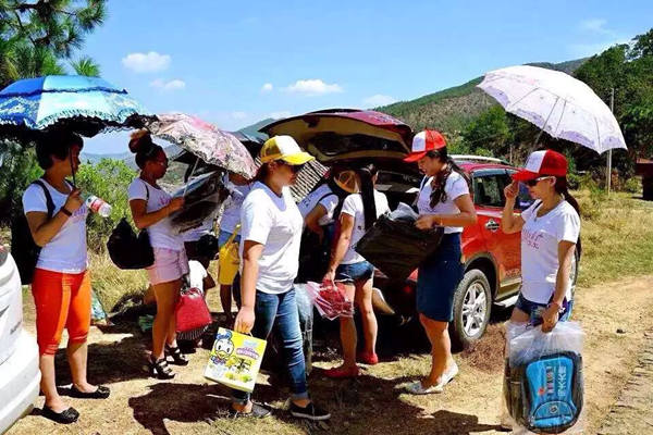 向大大爱心公益走进山区